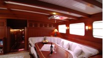 Zephyria II - saloon 1